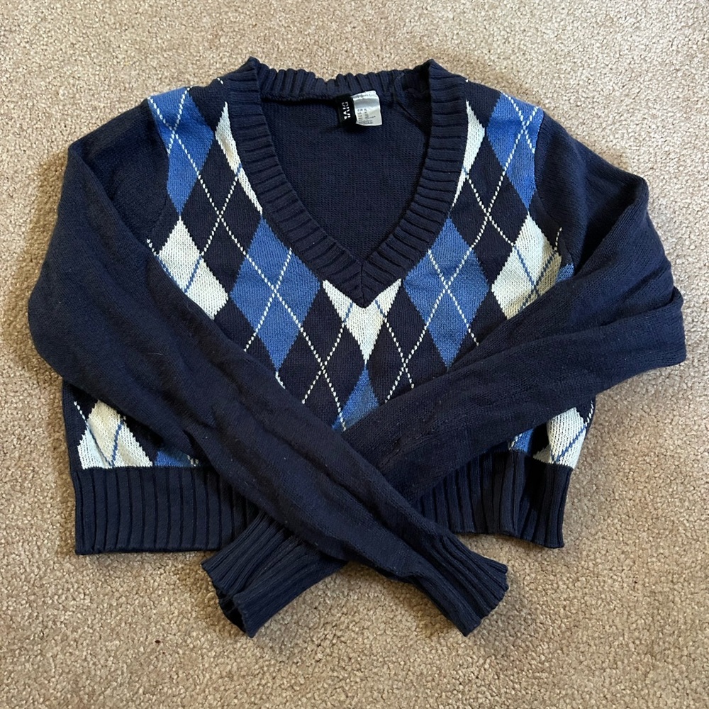 💙h&m divided argyle cropped long sleeve